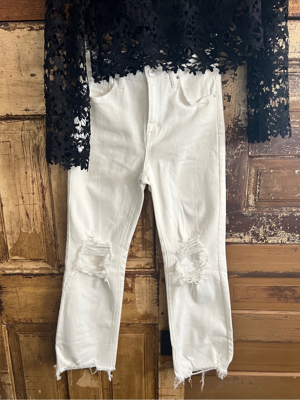 Risen White High Rise Distressed Straight Jeans | Raw Hem | Size 5/27